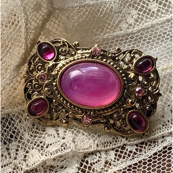 unbranded Jewelry - Vintage Pink Stone & Crystal Gold Tone Pin Brooch Women’s Jewelry Victorian